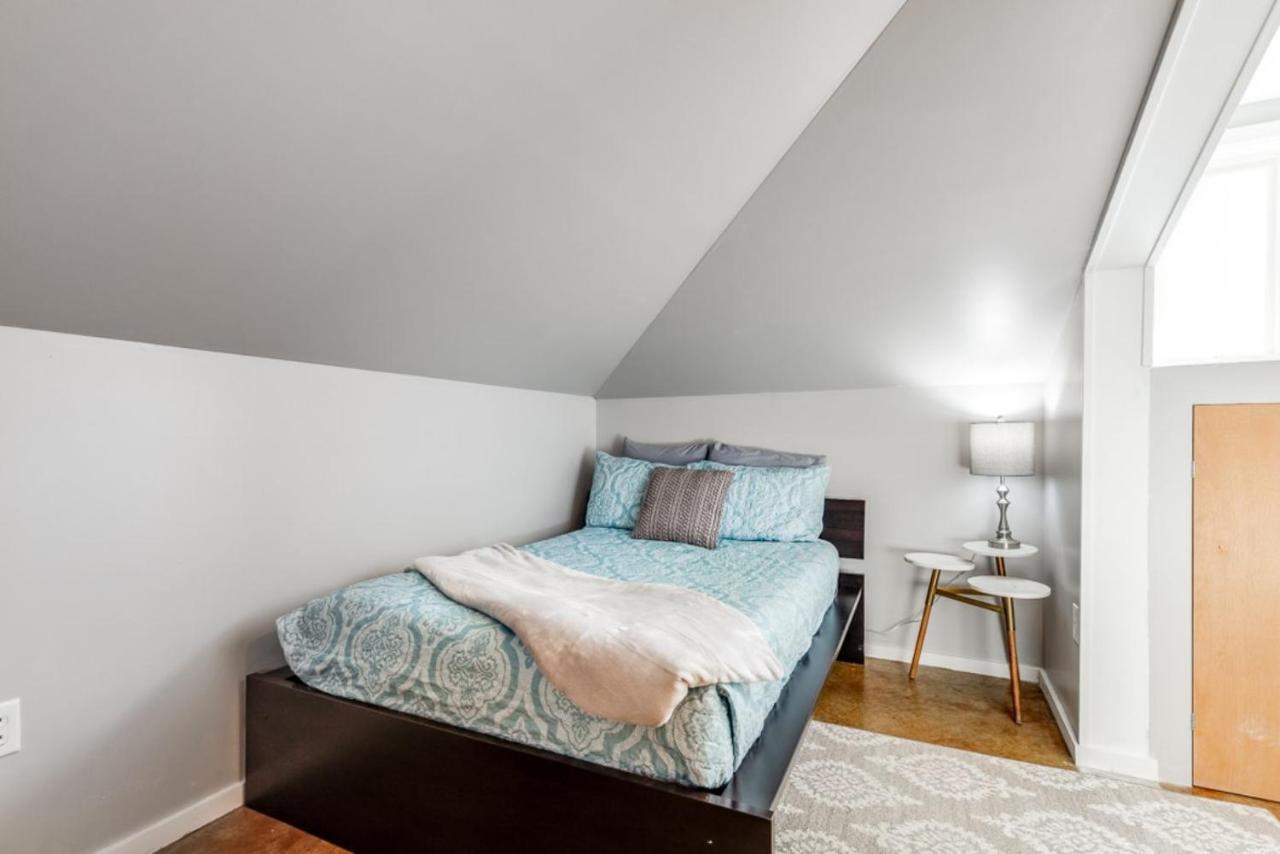 Walk Score 90!!-Historic Downtown District-2 Blocks To Famous Forsyth Park- Huge Private Patio-Private Parking Savannah Exteriér fotografie